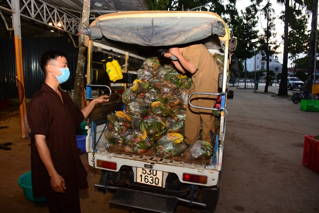 Chùa Hoằng Pháp: Tiếp tục hỗ trợ người dân khó khăn trong đại dịch Covid (đợt 8)